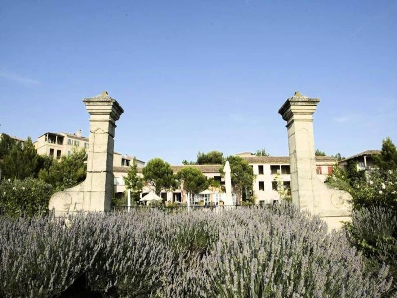 Ganze Wohnung, Wohnung in Provence mit Wellenbad & Golf in Mallemort, Arles und Umgebung