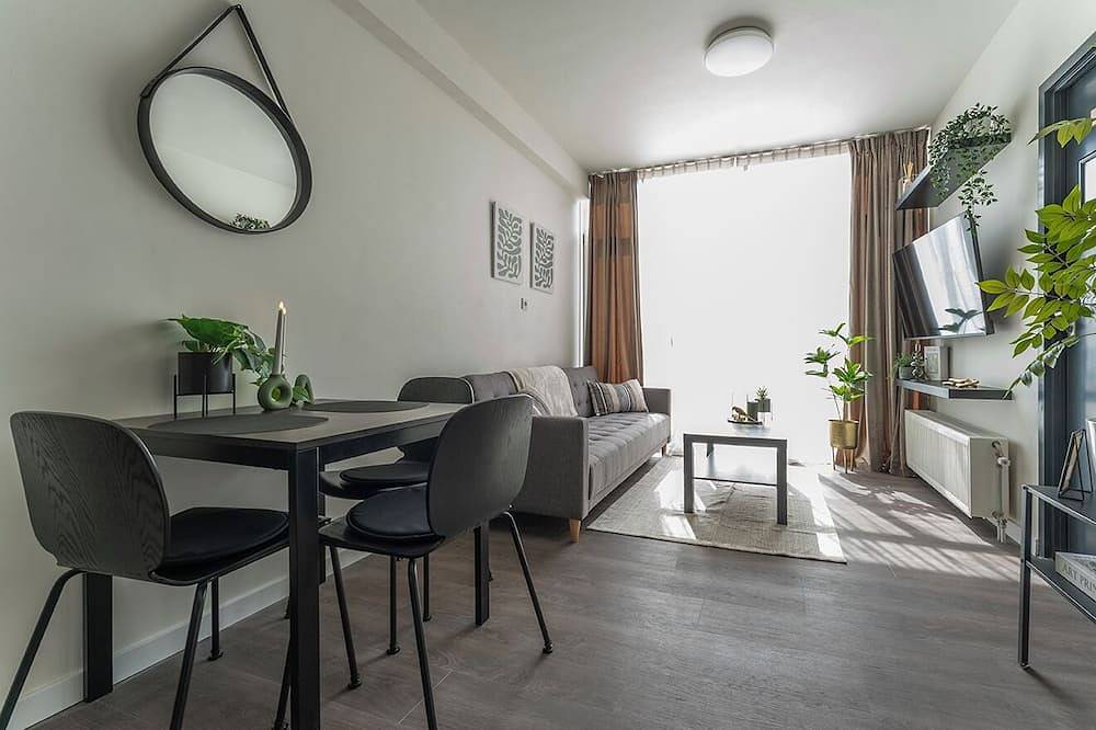 Geheel appartement, Benedenwoning voor 2 gasten met tuin, Wi-Fi, tv, wasmachine en gratis parkeren. in Tilburg, Noord-Brabant