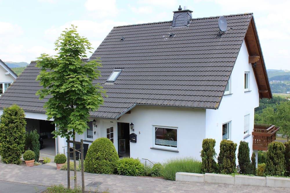 Neuwertiges Efh für 6 Pers. mit Garage in mittelbarer Nähe zum Sorpesee in Langscheid, Sundern