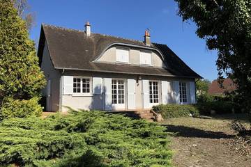 Gîte pour 4 personnes, avec terrasse et jardin à Yvoy-le-Marron