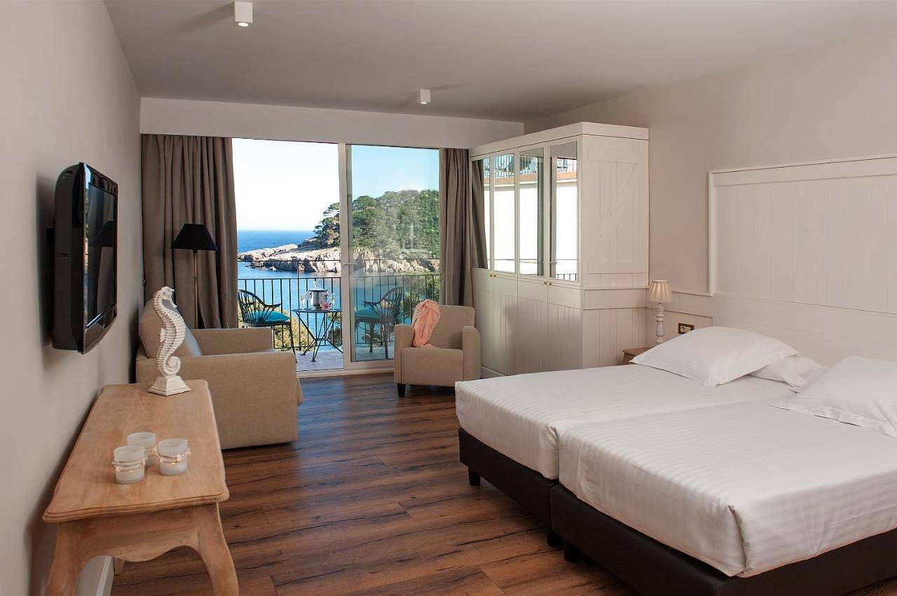Hotel Aigua Blava in Plataforma de Fornells (Begur), Begur