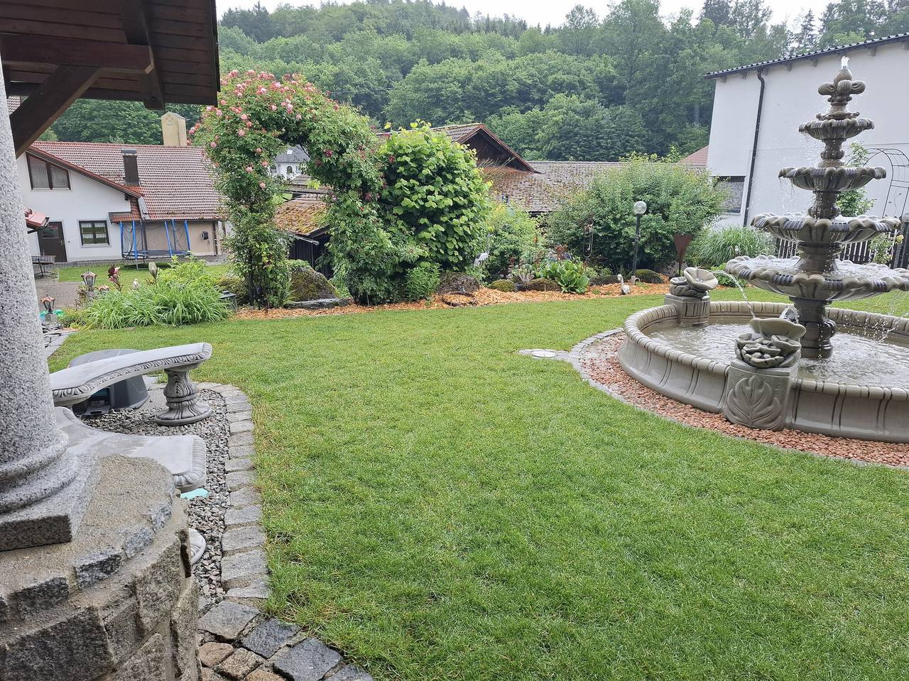 Appartement entier, Appartement 'Wohnung Ländliche Lage Mit Springbr' avec terrasse privée, jardin privé et Wi-Fi in Bavière Orientale