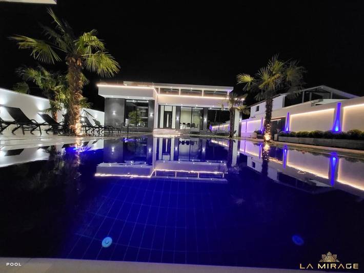 Villa para 18 pessoas, com jardim e vista e ainda piscina, com animais de estimação - 1