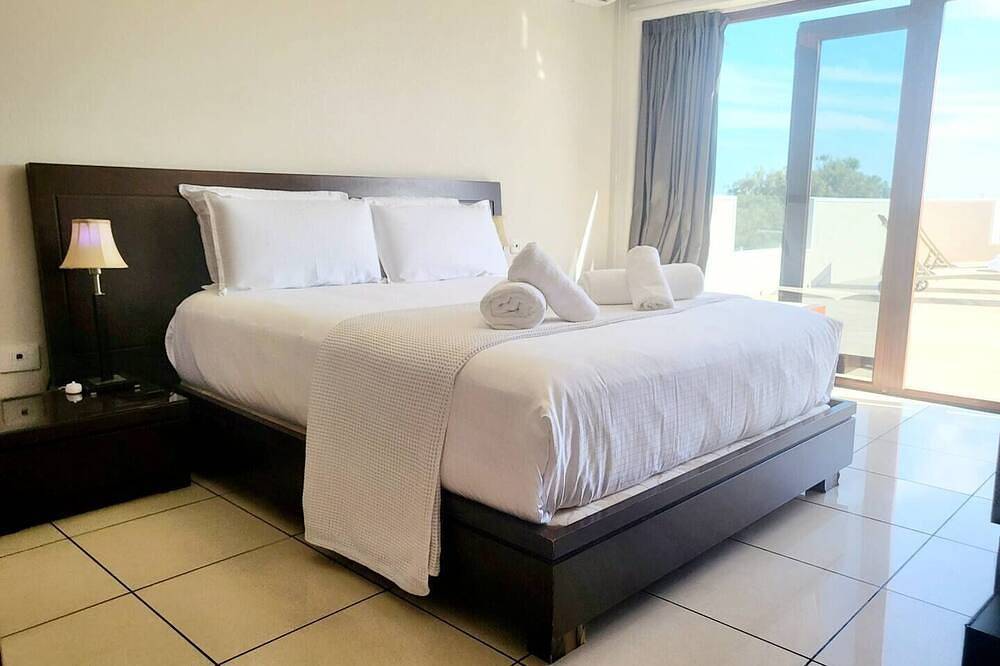 Enjoy House, Large heated swimming pool & Jacuzzi, bbq and beautiful landscapes in Tetir, Fuerteventura
