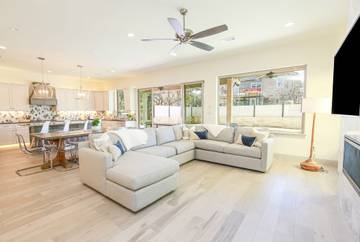 Vacation Rental for 12 Guests in Horseshoe Bay, Burnet County, Picture 1