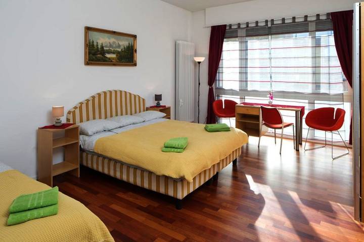 BnB für 2 Personen, mit Balkon und Terrasse sowie Ausblick in Locarno
