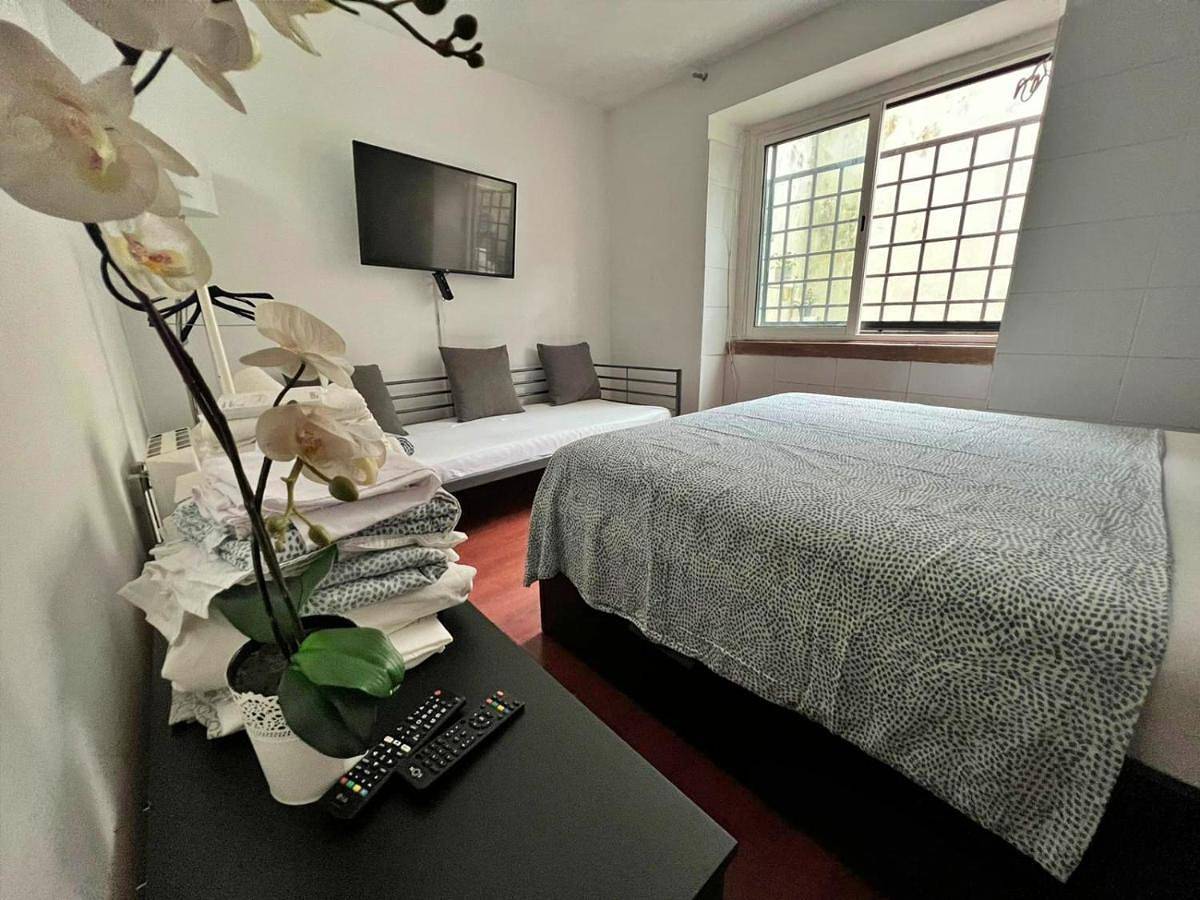Apartamento de férias inteiro, Budget Triple Room in Queluz e Belas, Costa de Lisboa