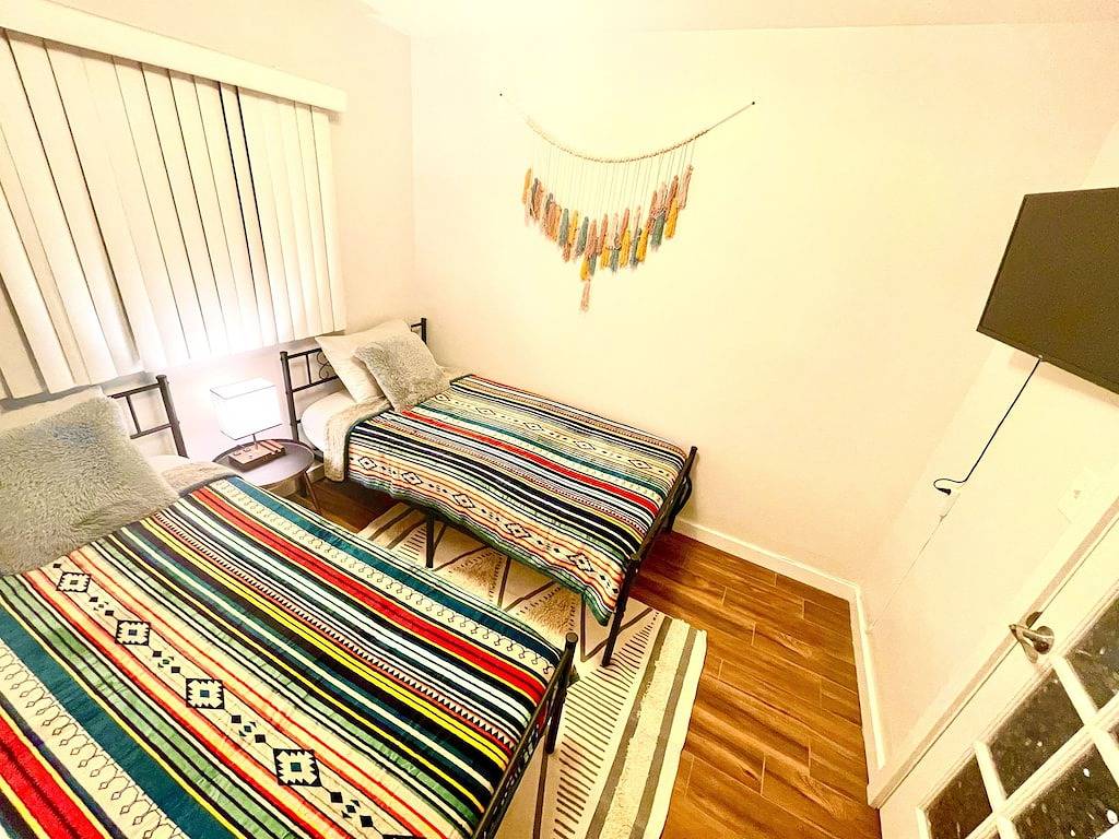 Ganze Wohnung, 2 bedroom cozy condo with parking on premises in Mountain Creek