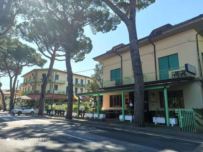 Hotel per 3 persone, con terrazza e piscina nonché giardino, con animali domestici - 1