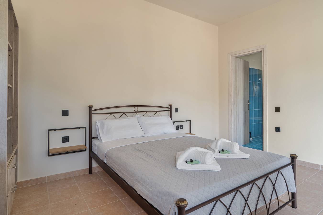 Gehele studio, Appartement 'Panagis 1' met uitzicht op de bergen, Wi-Fi en airconditioning in Kefalonia