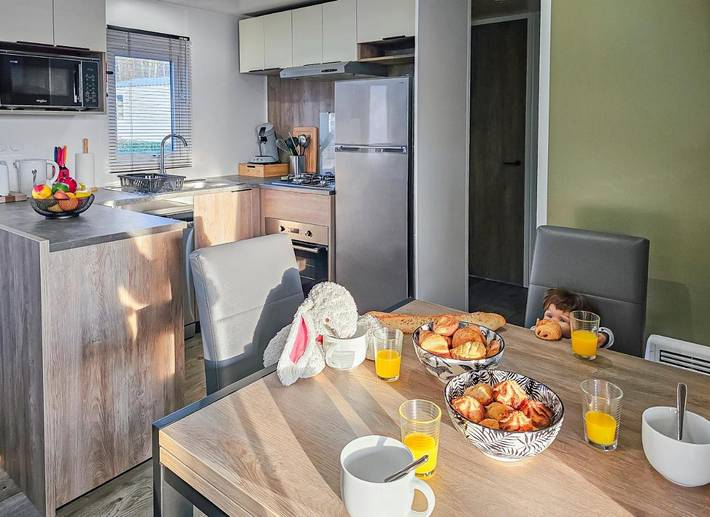 Camping pour 6 personnes, avec jardin ainsi que jacuzzi et piscine