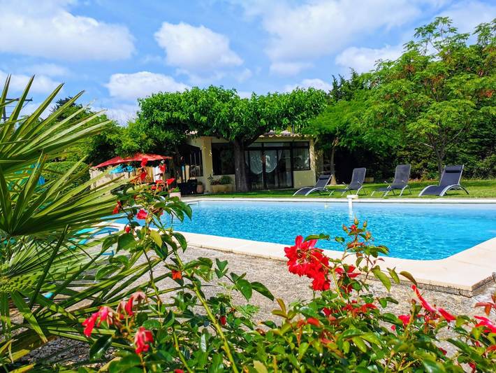 Maison de vacances pour 10 personnes, avec terrasse ainsi que piscine et jardin, animaux acceptés