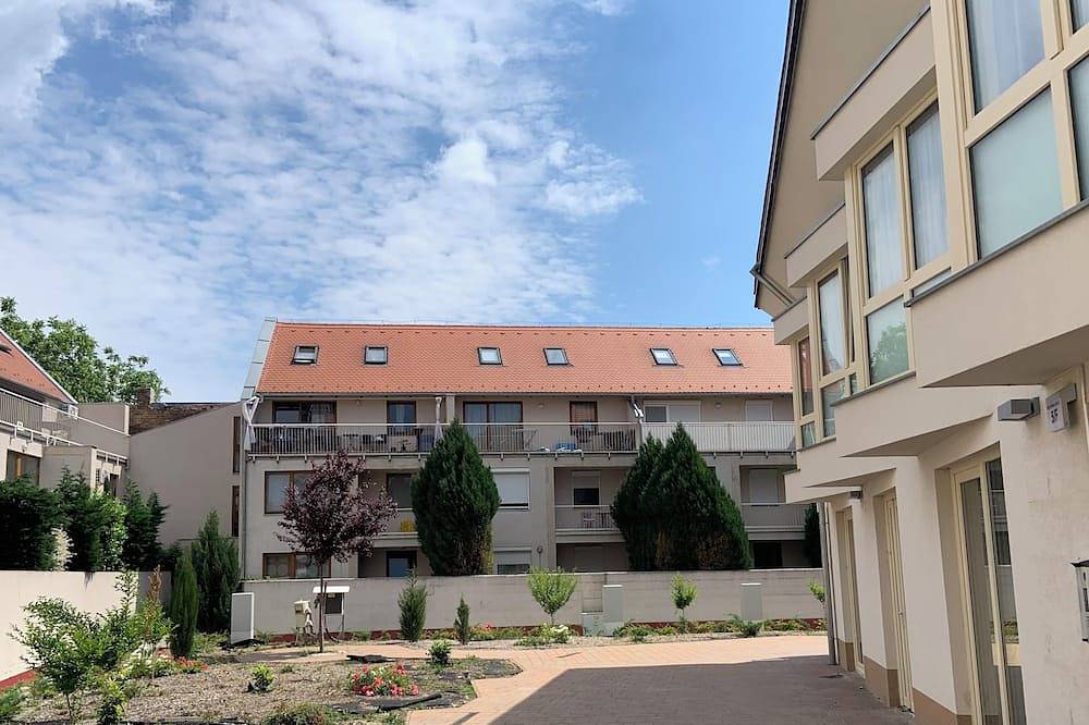 Ganze Wohnung, Cozy apartment with 1 bedroom and Ac, Wifi in welcoming Pécs in Pecs, Kleingebiet Fünfkirchen