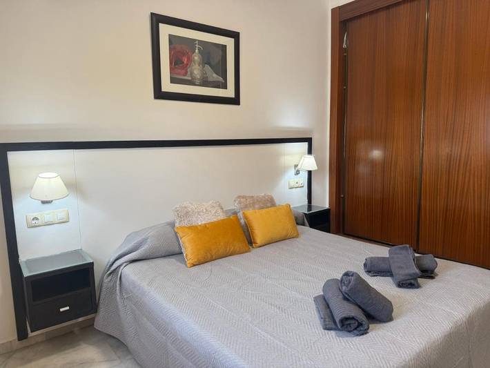 Apartamento para 5 personas, con vistas además de jardín y piscina en Bormujos