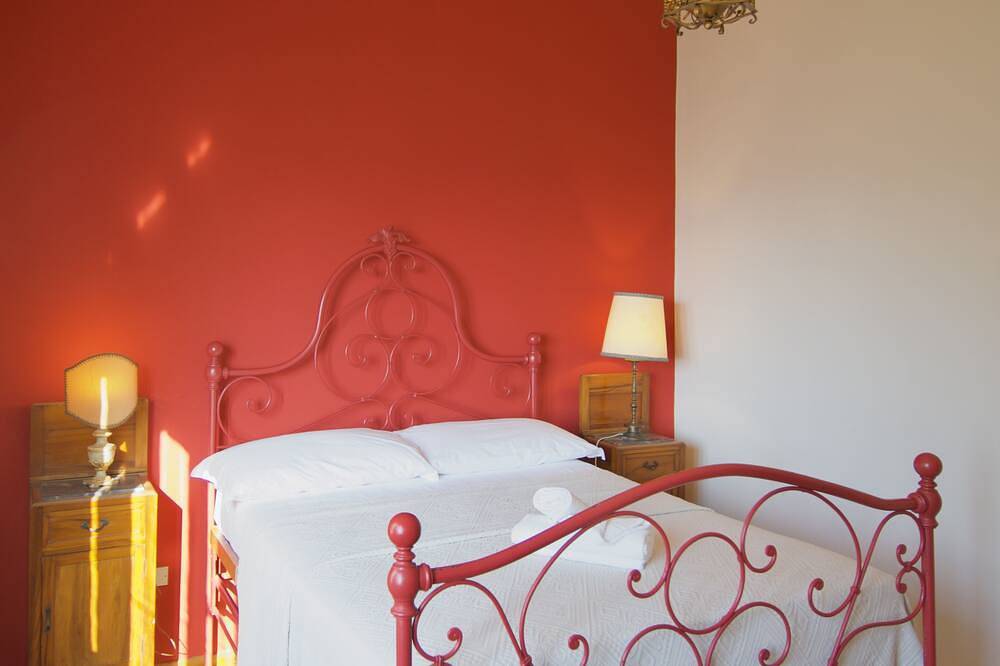 Entire apartment, Villa degli Ulivi Terrace in Massa Marittima, Grosseto Province