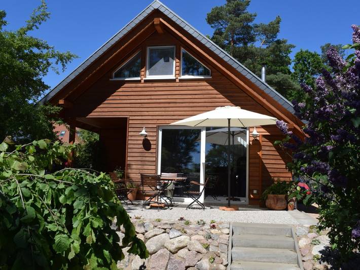 Ferienhaus für 4 Personen, mit Terrasse und Seeblick sowie Garten am Plauer See