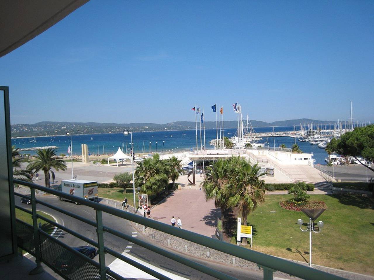 Appartement entier, Charmant T2 cabine 40m², centre-ville, balcon, clim, ascenseur, à Cavalaire-sur-Mer in Cavalaire-sur-Mer, Parc national de Port-Cros