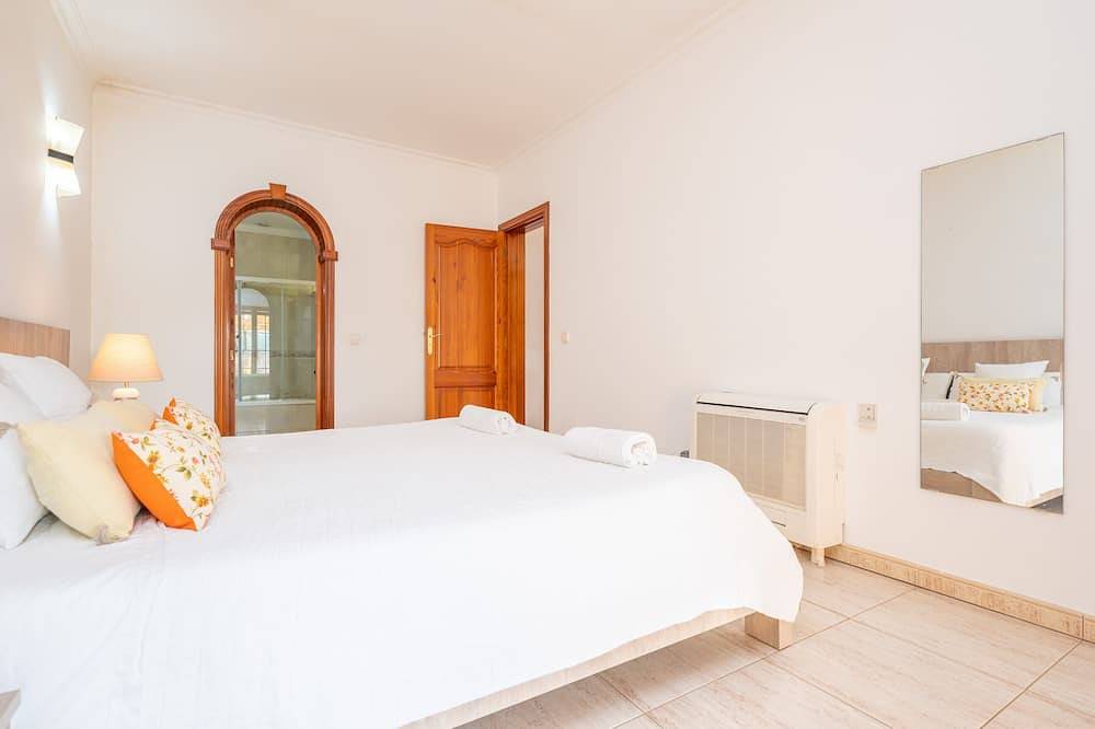 Villalonga - Nice villa with private pool and free Wifi in Maria de la Salut, Majorca Center