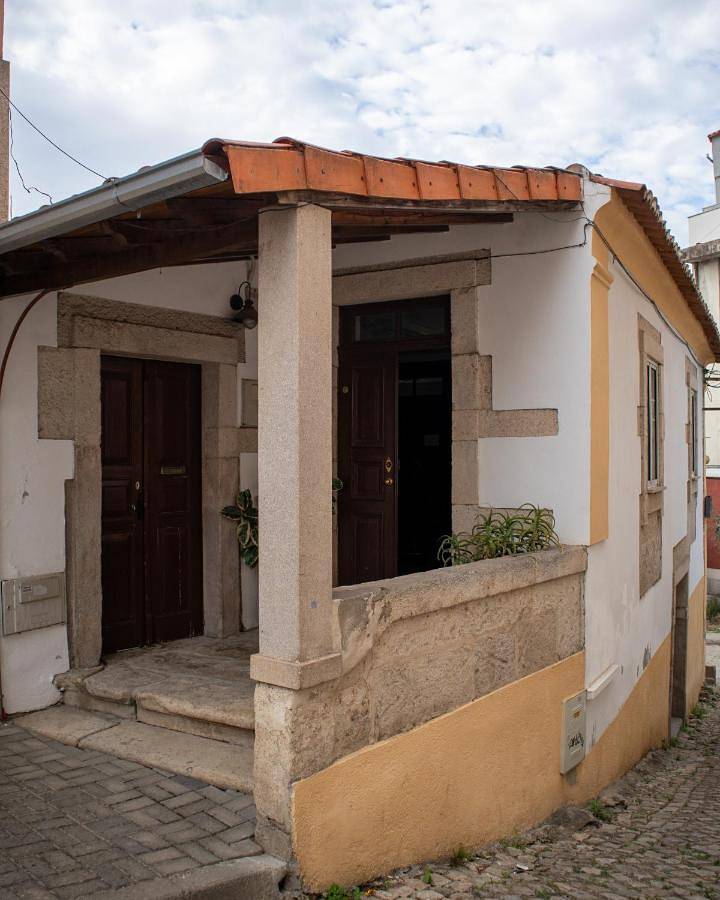 Apartamento de férias inteiro, Double Room with Shared Bathroom in Mirandela (freguesia), Mirandela