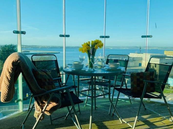 Apartment for 4 people, with Balcony and Hot tub as well as Pool and View in Isle of Portland