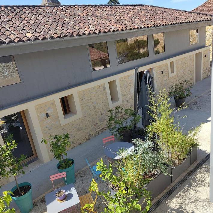 Chambre d’hôte pour 3 personnes, avec jacuzzi ainsi que piscine et jardin