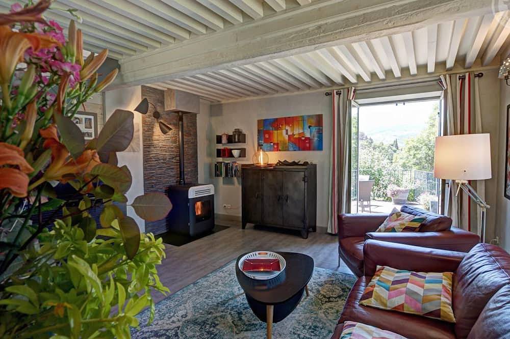 Gîte au cœur d'un village médiéval, charme et confort moderne in Chagnon, Loire