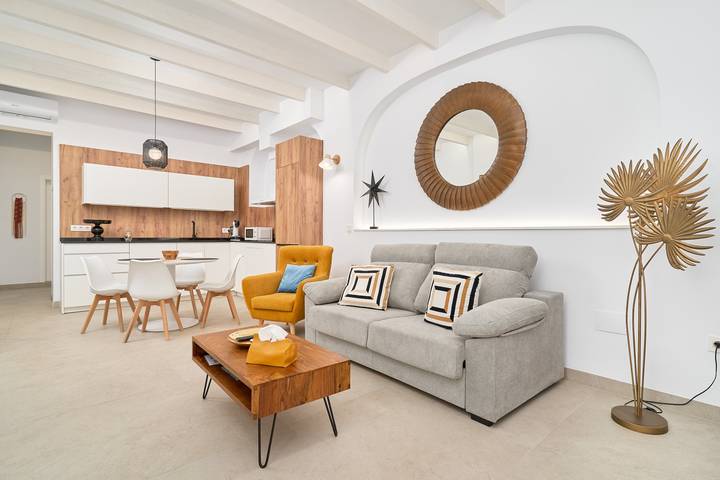 Apartamento entero, Apartamento 'Portichuelo Majuelo Melocotón' con Wi-Fi y aire acondicionado in Playa San Cristobal, Almuñecar
