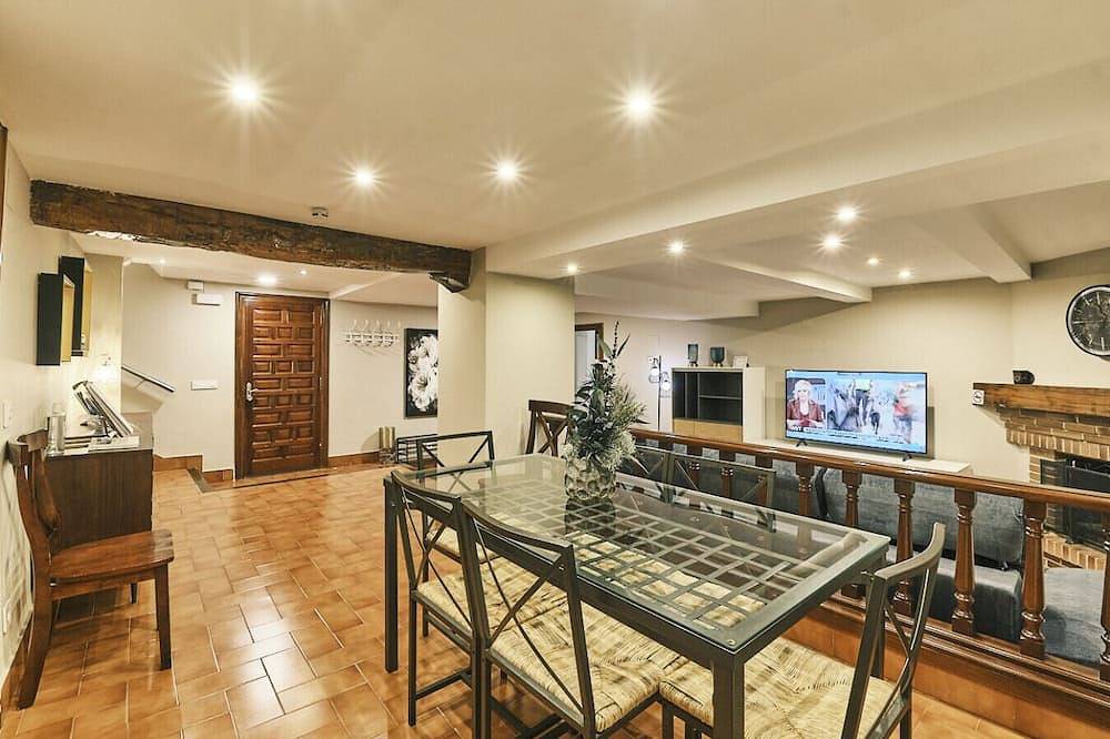 Six bedroom  in Spain, Azofra in Azofra (La Rioja), Provincia de La Rioja