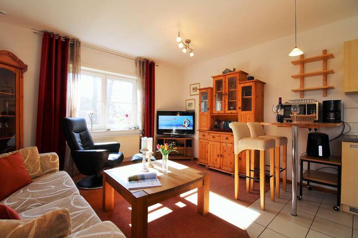 Ferienwohnung für 4 Personen, mit Balkon und Garten in Bastorf - 2