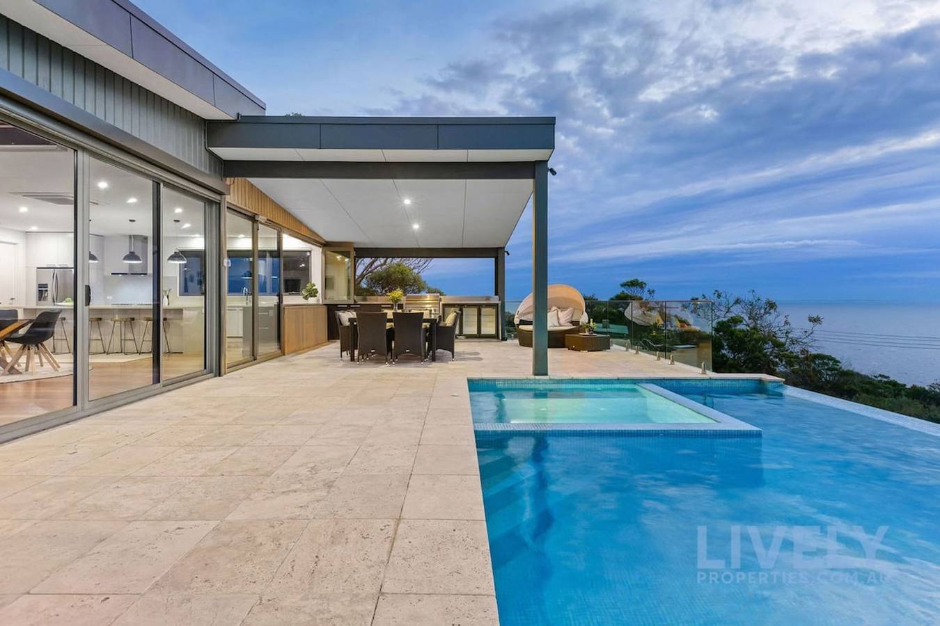 The Ocean s Edge Luxury Entertainer with Views in Melbourne, Mornington Peninsula