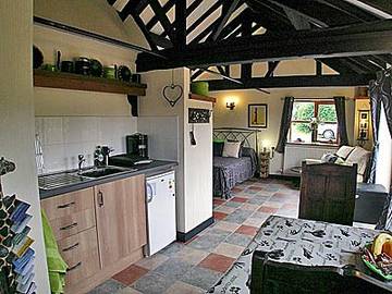 Log Cabin for 2 People in Malvern Wells, Worcestershire, Photo 2