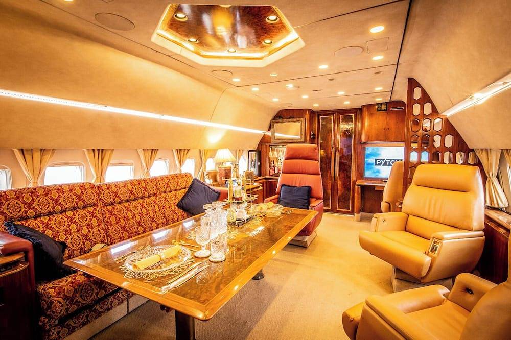 Pytchair Boeing 727 Private Jet Hotel in Bristol, South West England