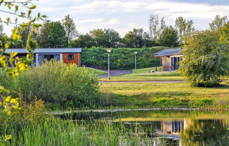 Wohnwagen für 4 Personen, mit Terrasse und Garten in Süsel - 2