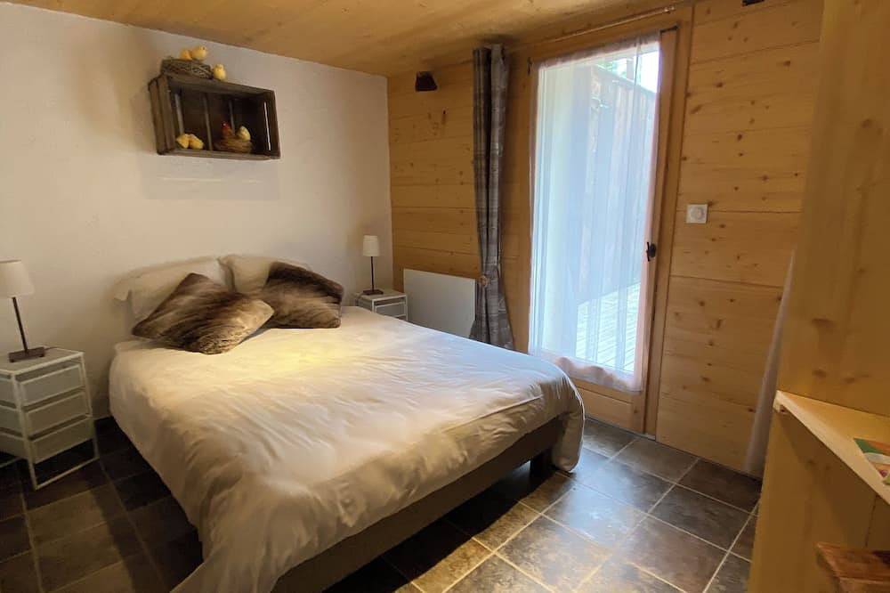 Chalet de 4 estrellas entre lago y montaña, jacuzzi, sauna, frente a las pistas. in Habère-Poche, Thonon-les-Bains region