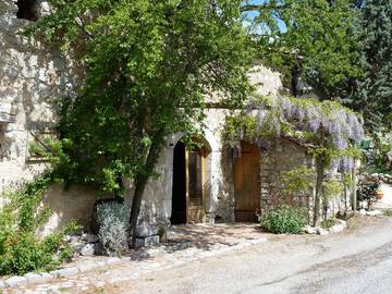 Gîte pour 6 personnes, avec terrasse et sauna ainsi que jardin et piscine, animaux acceptés dans Hautes-Alpe