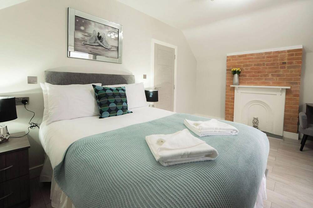 Appartement entier, De Luxe-Appartement-Sdb privée avec baignoire-Vue sur Jardin in Reading, Berkshire