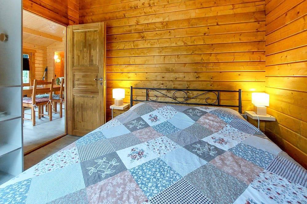 2 bedroom awesome home in Chenac-Saint-Seurin-d' in Chenac-Saint-Seurin-d'Uzet, Saintes region