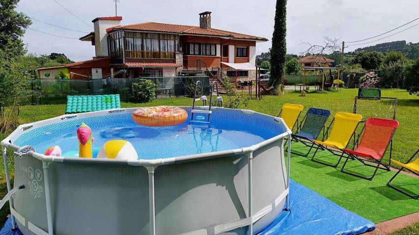 Casa de vacaciones para 14 personas, con vistas además de jardín y piscina, Se admiten mascotas en Gijón