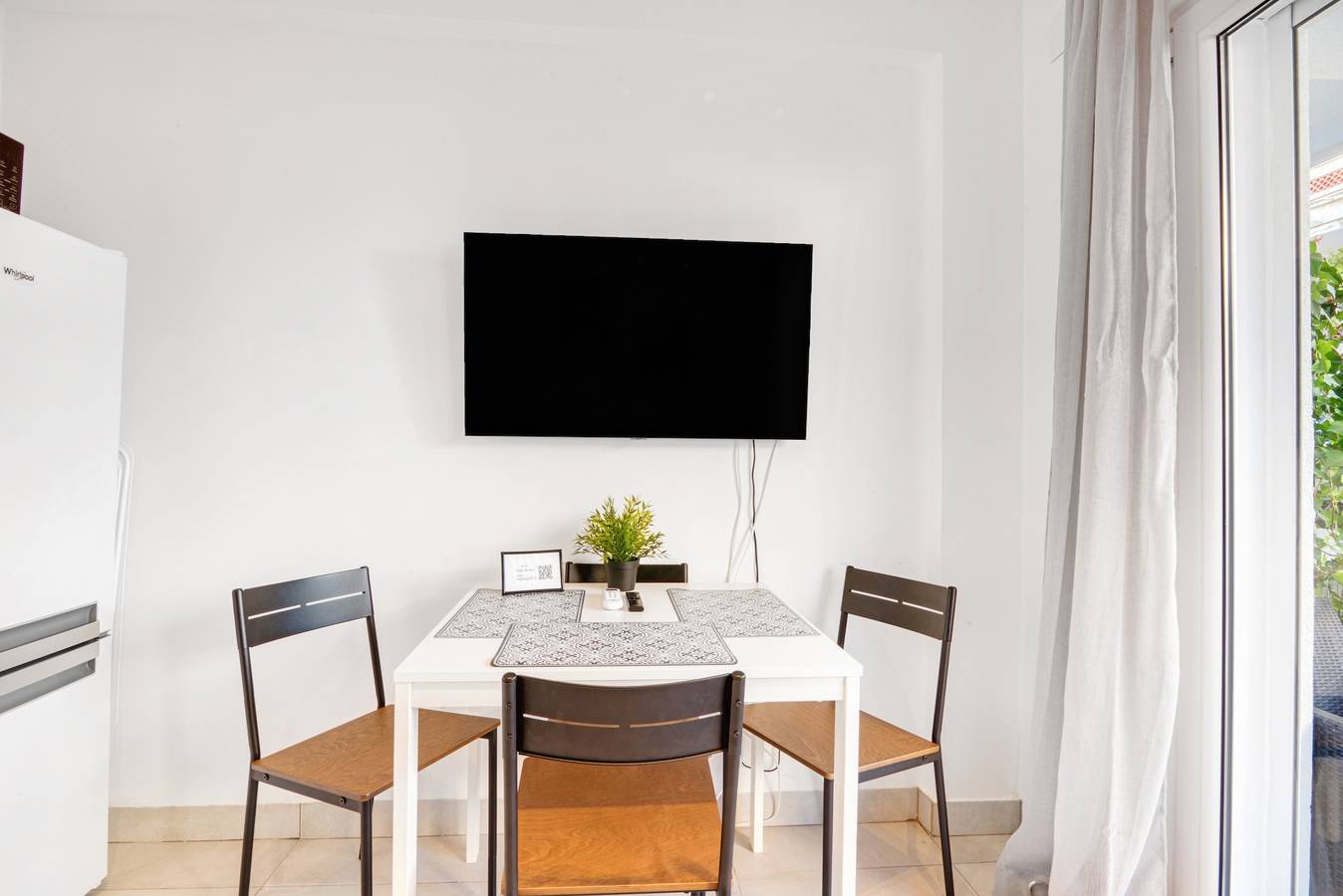 Apartamento entero, Apartamento vacacional "Soleole1" con terraza compartida y Wi-Fi in Playa de Gandía, Costa de Valencia