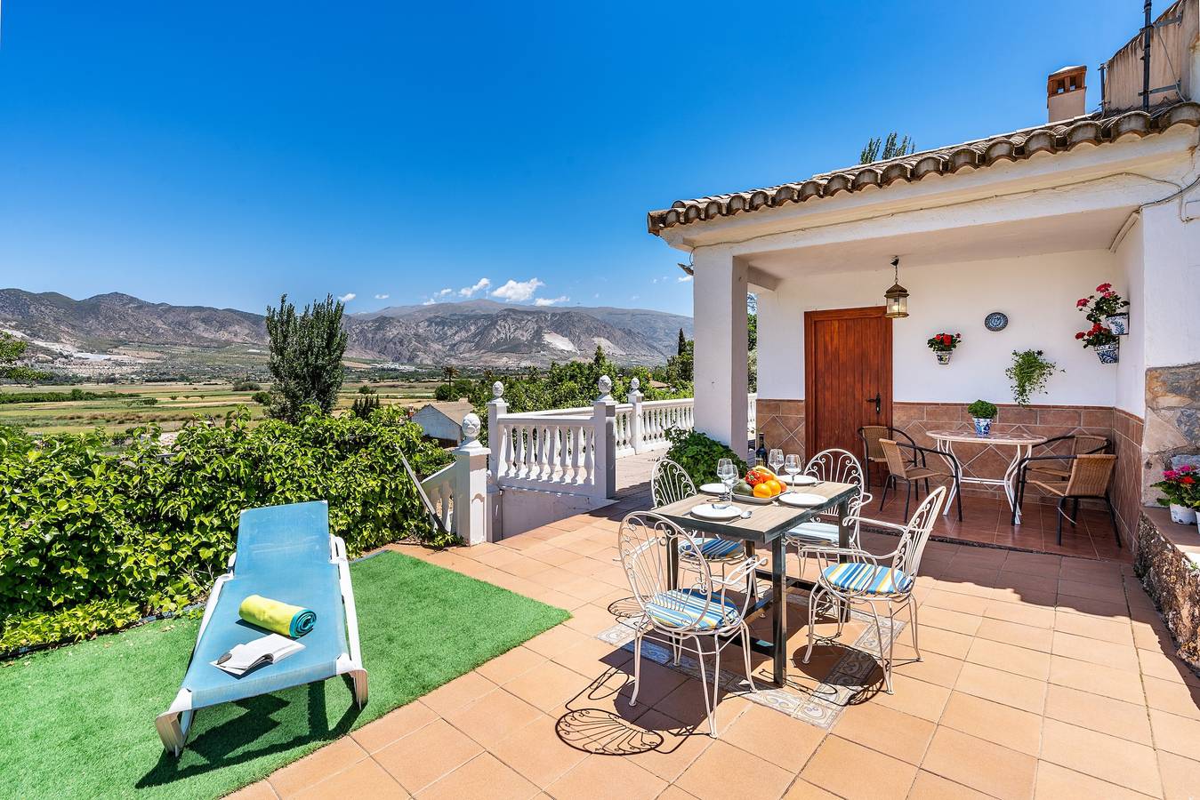 Casa de vacaciones 'Ladera De Los Molinos' con vistas a la montaña, piscina, jardín y Wi-Fi in El Padul, Provincia de Granada