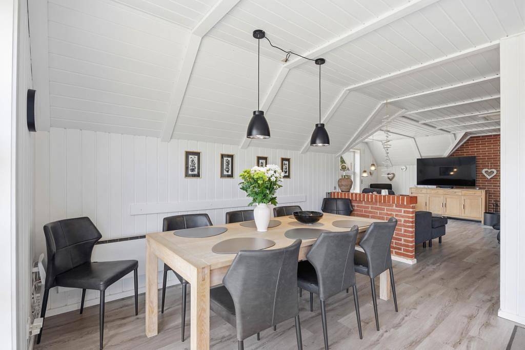 Charmantes Reetdachhaus mit toller Lage und Whirlpool und Sauna in Sønderstrand, Tagholm