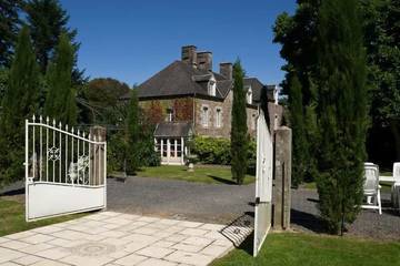 Gîte pour 14 personnes, avec terrasse et jardin à Hambye