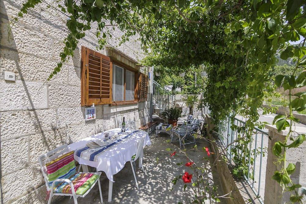 Hel leilighet, Ettroms leilighet med terrasse Komiza, Vis in Komiza, Split-Dalmatia
