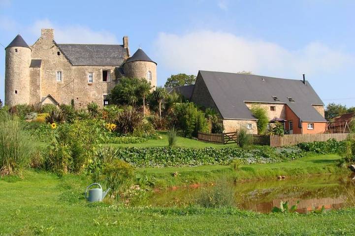 Gîte pour 8 personnes, avec jardin, animaux acceptés à Montmartin-en-Graignes