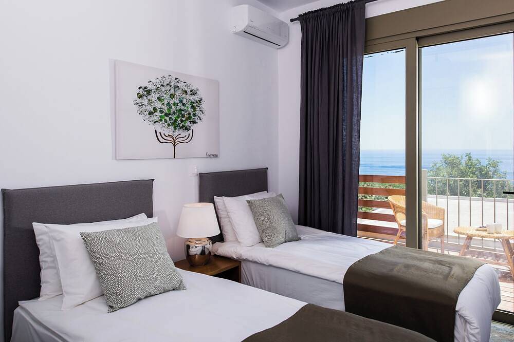 Olvía, elegant village house with infinity pool and amazing views! in Chania und Umgebung