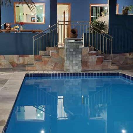 Casas e apartamentos de temporada para 11 pessoas, com piscina e jardim e ainda vista, adaptado a crianças em Pirenópolis