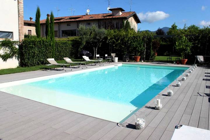 Chambre d’hôte pour 3 personnes, avec piscine ainsi que vue et jardin, animaux acceptés à Passirano