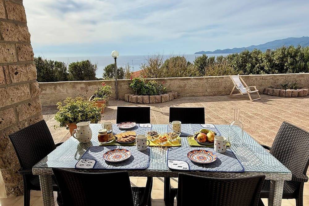 Ganze Wohnung, Villa Gabriella \"sea view\" (Ground floor apartment) in Magomadas, Planargia