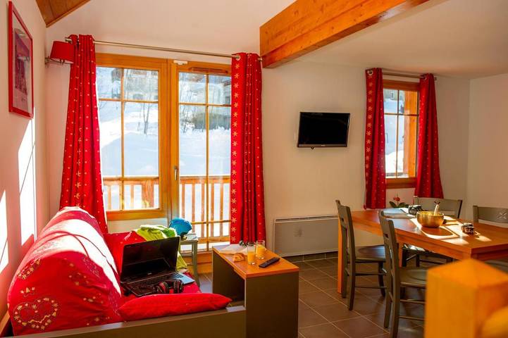 Gîte pour 8 personnes, avec sauna ainsi que piscine et terrasse, animaux acceptés à Saint-Colomban-des-Villards - 3