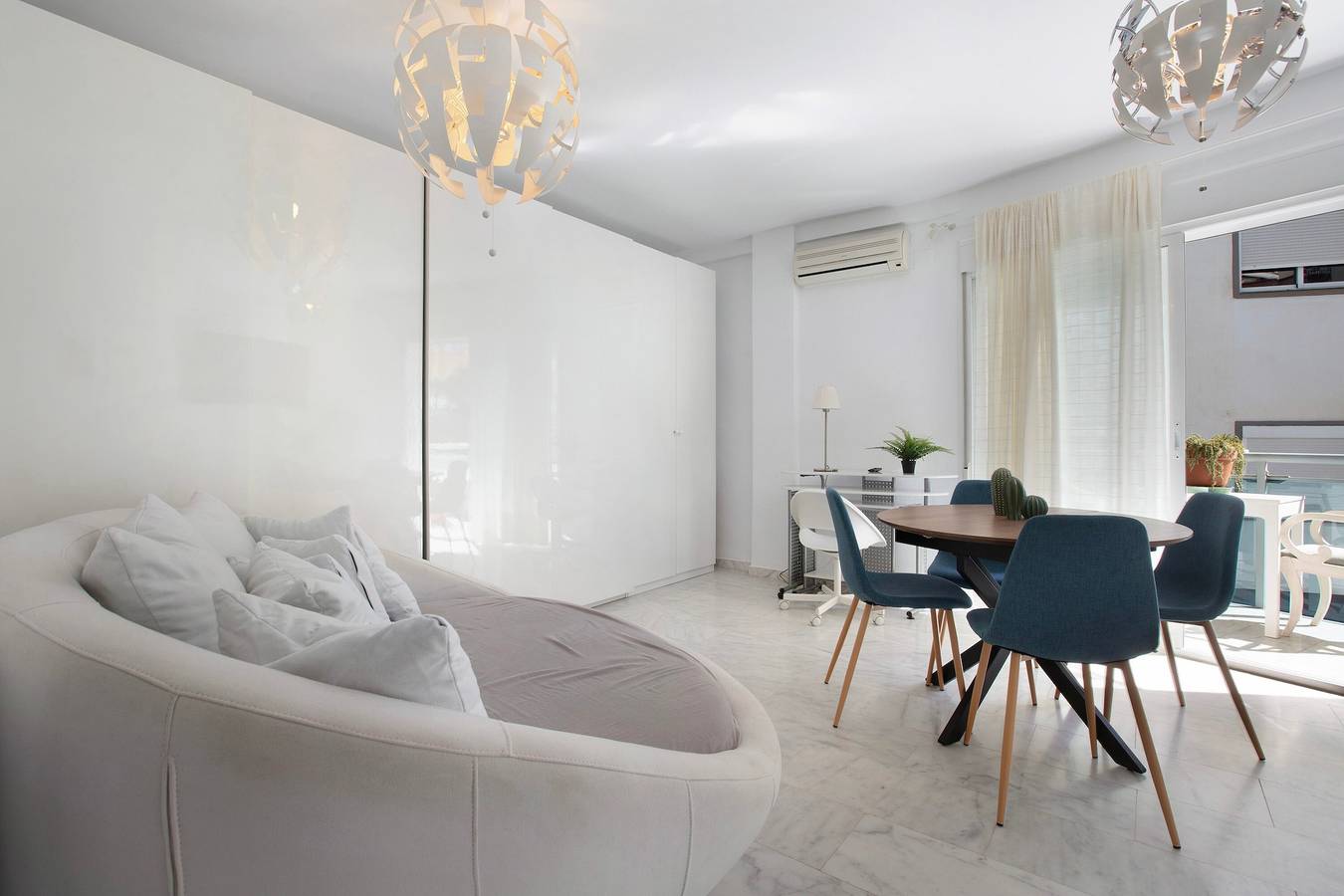 Entire apartment, Apartment 'Plata Plaza' with Private Terrace, Wi-Fi and Air Conditioning in Torremolinos Centre, Torremolinos